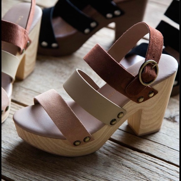 Chinese Laundry multicolor strap heels - Picture 2 of 8